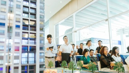 Động thái lạ của người mua nhà