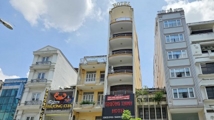 Làn sóng rao bán, đóng cửa khách sạn