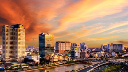 Văn phòng TP.HCM hạ giá thuê, tăng khuyến mãi để giữ khách