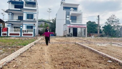 Giá đất tăng gấp 2 - 3 lần nhưng mới chỉ giảm 30% nên người mua chưa xuống tiền