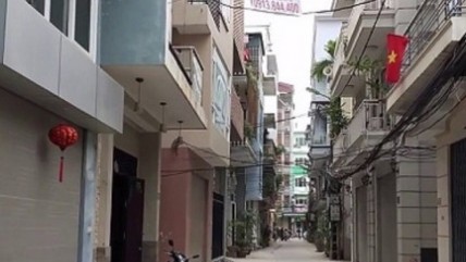 Mua nhà trong ngõ ven đô: Chấp nhận sống khổ để chờ tăng giá