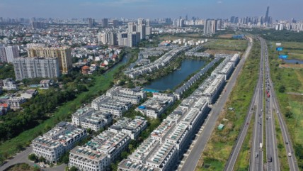 Giá sơ cấp nhà liền thổ tại TP HCM tiếp tục tăng lên 14.627 USD/m2