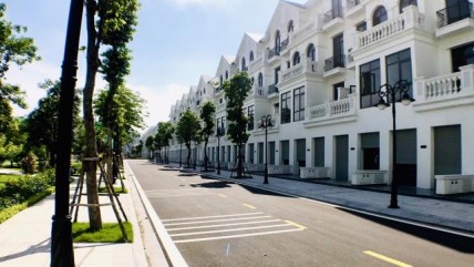 Giao dịch kém nhất 10 năm qua nhưng biệt thự, liền kề Hà Nội vẫn giá cao