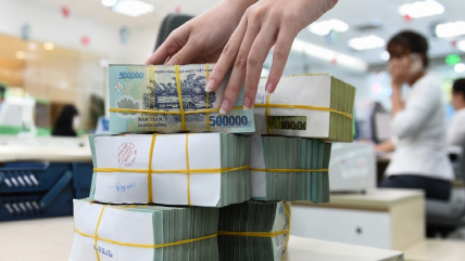 Lãi suất VND liên ngân hàng tăng vọt