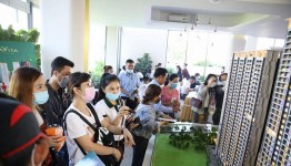 Nên đánh thuế để giảm đầu cơ thay vì bắt buộc giao dịch qua sàn bất động sản Nhà nước