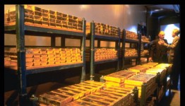 Các ngân hàng trung ương vẫn mua thêm vàng bất chấp giá leo cao kỷ lục