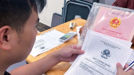 Hàng triệu người dân Việt Nam sắp có thể nộp sổ đỏ photo trên VNeID, không cần nộp cho xã, phường