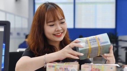 Thấy gì từ việc ngân hàng ồ ạt tăng lãi suất huy động?