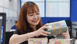 Thấy gì từ việc ngân hàng ồ ạt tăng lãi suất huy động?