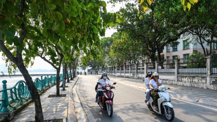 Mở rộng đường ven hồ Tây: Dự kiến không giải phóng mặt bằng, sẽ làm cầu cạn vươn ra mặt hồ