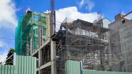 Vỡ ngân sách xây nhà vì giá vật liệu tăng