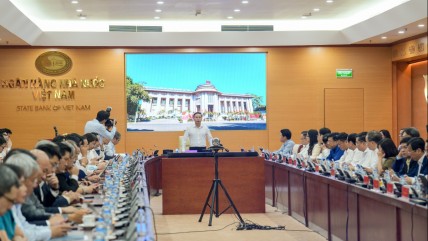 Thống đốc Ngân hàng Nhà nước họp hạ nhiệt lãi suất ngay khi vừa nhậm chức