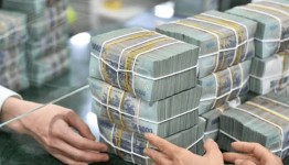 Lãi tiết kiệm bình quân tiến sát mốc 8%, tiền gửi cư dân lần đầu vượt 11 triệu tỷ đồng