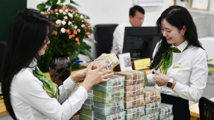 Lãi suất tiết kiệm giảm đồng loạt