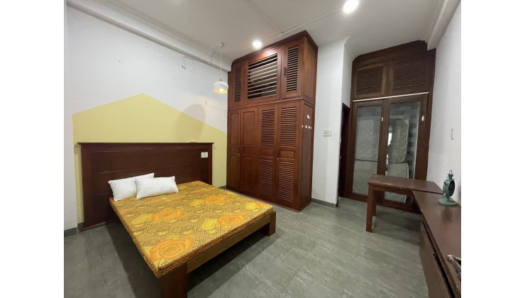 Cho thuê nhà nguyên căn 6 phòng ngủ, có đầy đủ nội thất đường Cao Văn Bé giá chỉ 10 triệu/tháng.