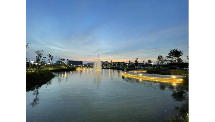 Duy nhất căn góc biệt thự song lập 200 m2 tại Centa Riverside- Từ Sơn, cách Hồ gươm 18 km. 0984422588