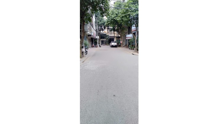BÁN GẤP NHÀ DIỆN TÍCH KHỦNG, THANG MSÁY, Ô TÔ 7 CHỖ VÀO NHÀ, KINH DOANH TỐT CỦA KHU VỰC. LH ĐẠT 0948707105