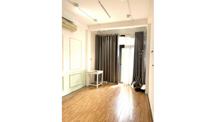 Bán nhà số mặt phố Nguyễn Thái Học, Ba Đình, 30m2, 5 tầng, giá 7.75 tỷ, TL