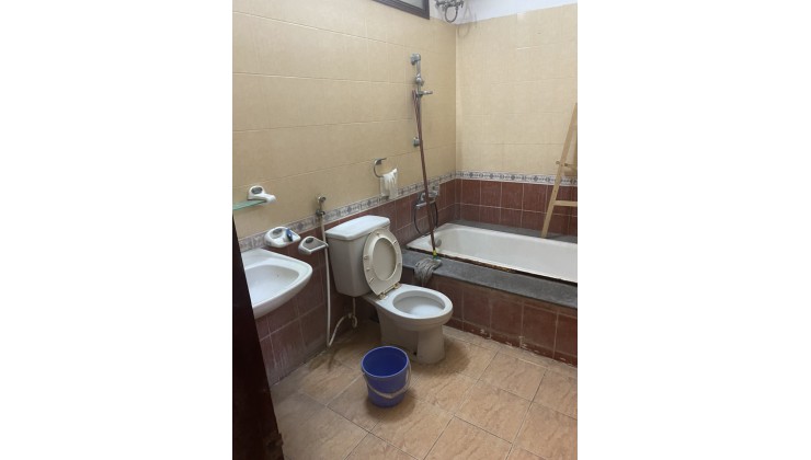 Cho thuê nhà riêng Phố Giang Văn Minh, Ba Đình. Dt 140m2x3T, Mt 5m. Chỉ 20 tr/th.