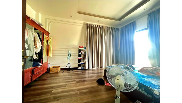 Nhỉnh 5 tỷ  sở hữu nhà phố hiện đại - full nội thất - Thị trấn Nhà Bè