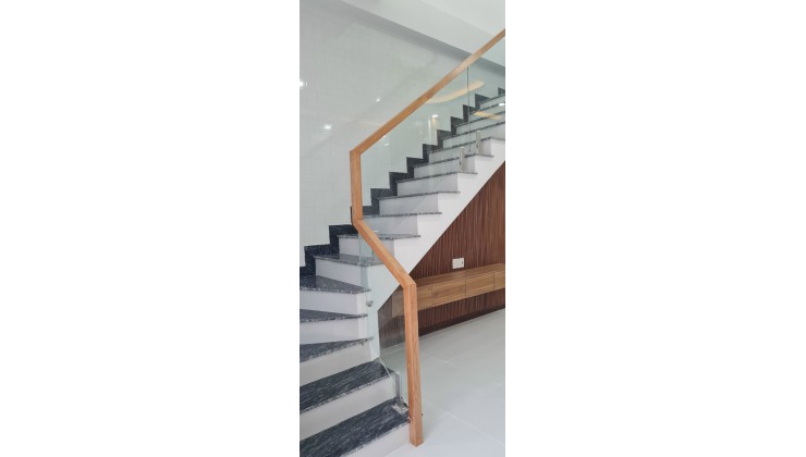 BÁN NHÀ MỚI XÂY 1T1L TẠI P.PHÚ LỢI TP.TDM 72M2 SHR 3.6 TỶ. LH:0345121239 ..0977093309.