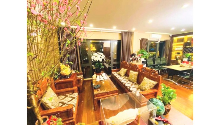 Căn nhà hơn 50m2 tại Hoàng Văn Thái, nội thất sang xịn mịn chỉ việc về ở