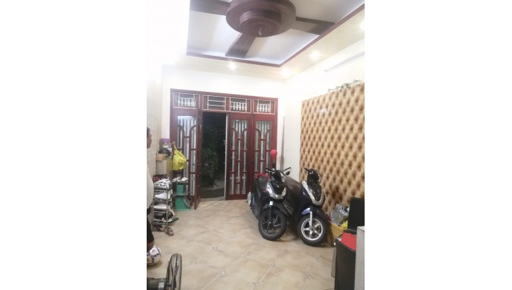 Bán nhà VÕ CHÍ CÔNG DT 40m2 - mặt tiền 3,5m -  2 mặt thoáng trươc sau - 4,8 Tỷ