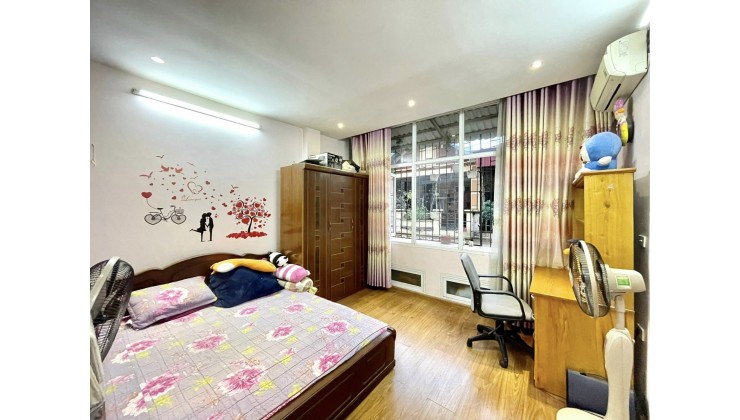 Cần bán căn hộ chung cư phường Thượng Thanh 120M 3 ngủ full nội thất nhỉnh 2 tỷ.