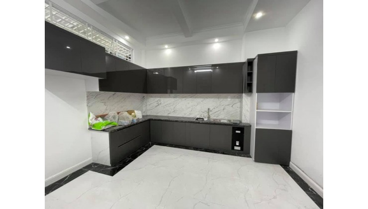 Bán Nhà Đàm Quang Trung 40m2*4T giá 3.3 tỷ. Hàng xóm trung tâm thương mại.