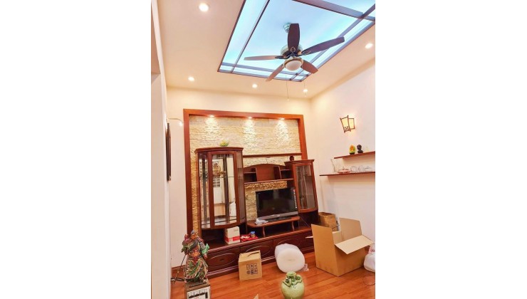 HÀNG HIẾM- NHÀ MẶT NGÕ - MỚI XÂY - GIÁ ĐẦU TƯ - NGAY CẠNH ROYAL CITY 45M, 5 TẦNG