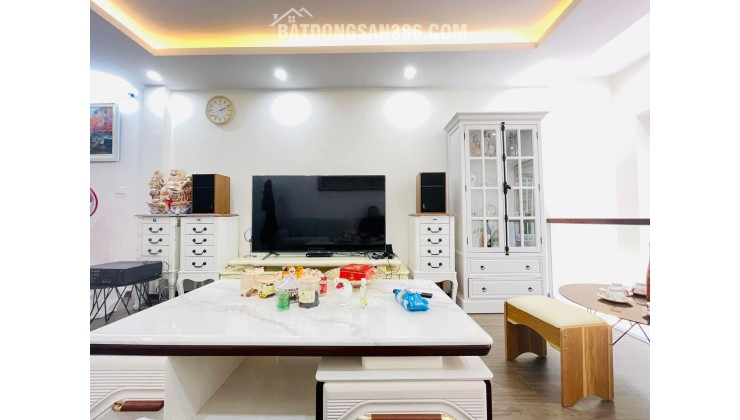 Bán nhà đường 19/5 Văn Quán. Lô góc 3 thoáng. Ô tô 15m. Giao thông thuận lợi.