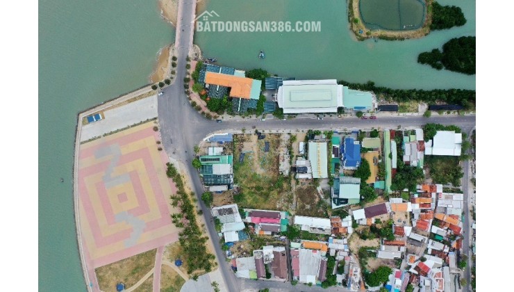 Cắt lỗ mảnh đất 2200m2 làm khách sạn tại Bắc Vân Phong vị trí đắc địa 3 mặt view biển