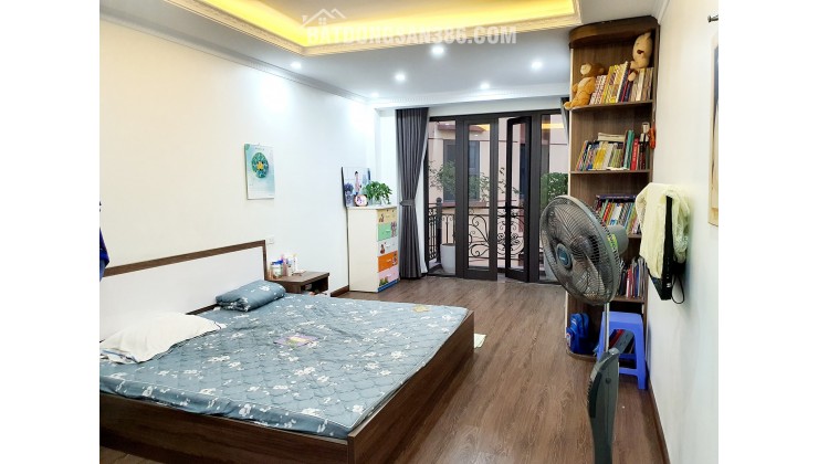 Bán nhà Nguyễn Phong Sắc ,dân trí cao,an ninh tốt ,32m2 , 6 tầng, 3,9 tỷ