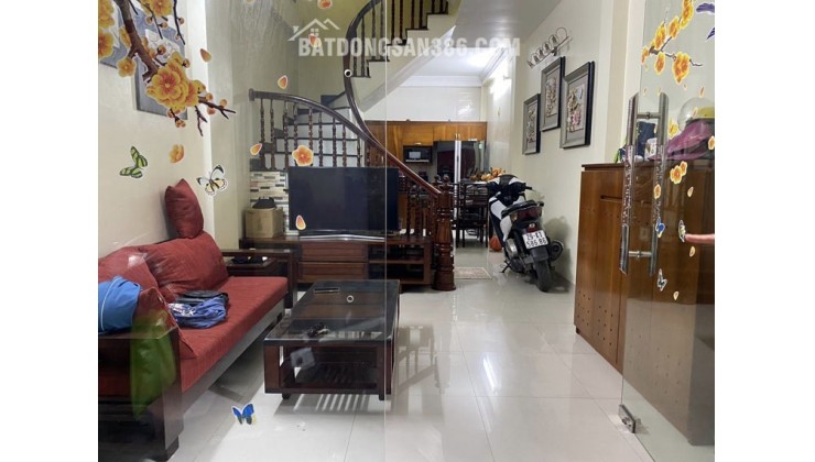 Bán nhà đẹp phố Việt Hưng, ngõ thoáng xe máy tránh, 31/38m, 3.15 tỷ