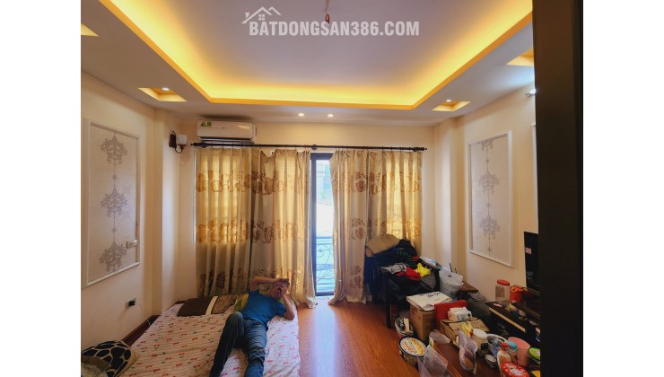 Bán nhà ngõ 250 phố Kim Giang, nhà đẹp, ở ngay, 65m2, 5.68 tỷ