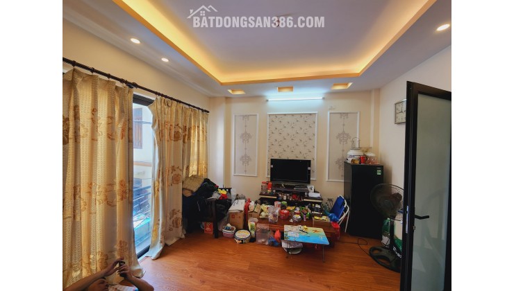 Bán nhà ngõ 250 phố Kim Giang, nhà đẹp, ở ngay, 65m2, 5.68 tỷ