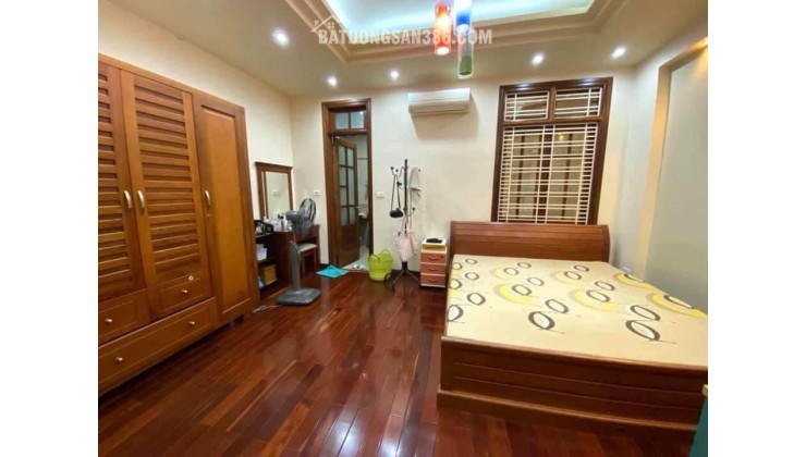 Bán Nhà Trích Sài, Rất Gần Hồ Tây, Trước Nhà Ô Tô tránh. 50m2, 9 Tỷ.