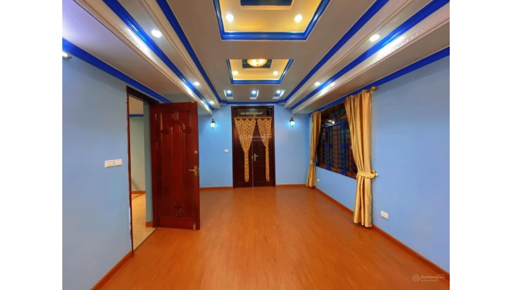 Bán nhà phân lô, mặt ngõ 9, Trần Quốc Hoàn, Cầu Giấy, ô tô tránh, 55m2, mặt tiền 4.5m giá 12tỷ.