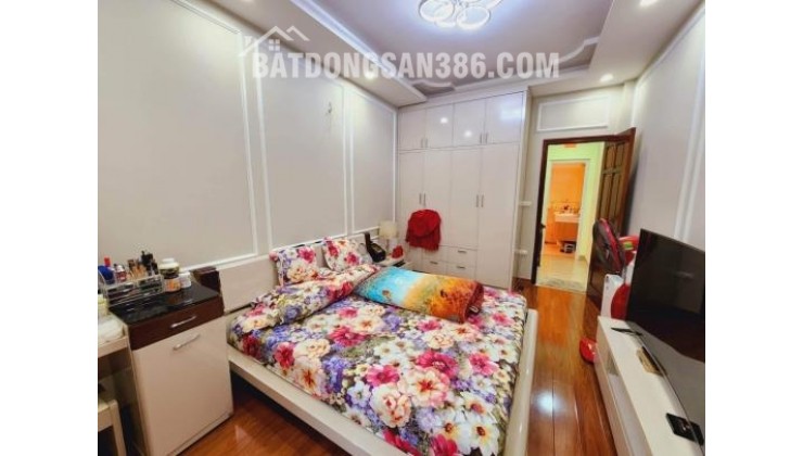 Bán nhà Thái Hà DT 31m2. 5 tầng .MT 3.8m. Giá 4.8Tỷ