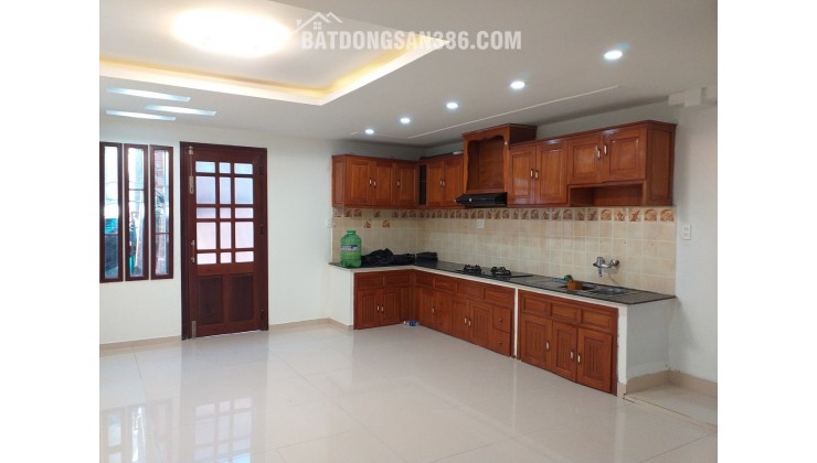 Cần bán nhà 3 tầng mặt tiền đường Nguyễn Xí Hoà Minh Liên Chiểu Đà Nẵng-125m2-Giá chỉ: 47tr/m2.