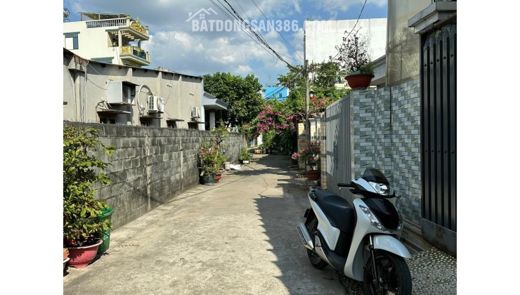 TÂN HIỆP - HÓC MÔN: Nhà C4 mới xây hoàn công xong 176,7m chỉ 4.6 tỷ. Lh:0975490617.