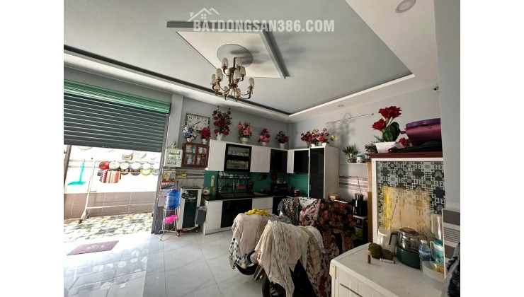TÂN HIỆP - HÓC MÔN: Nhà C4 mới xây hoàn công xong 176,7m chỉ 4.6 tỷ. Lh:0975490617.