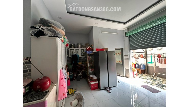TÂN HIỆP - HÓC MÔN: Nhà C4 mới xây hoàn công xong 176,7m chỉ 4.6 tỷ. Lh:0975490617.