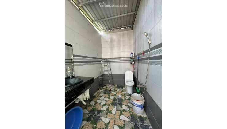 TÂN HIỆP - HÓC MÔN: Nhà C4 mới xây hoàn công xong 176,7m chỉ 4.6 tỷ. Lh:0975490617.