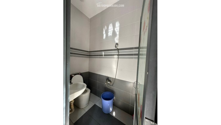 TÂN HIỆP - HÓC MÔN: Nhà C4 mới xây hoàn công xong 176,7m chỉ 4.6 tỷ. Lh:0975490617.