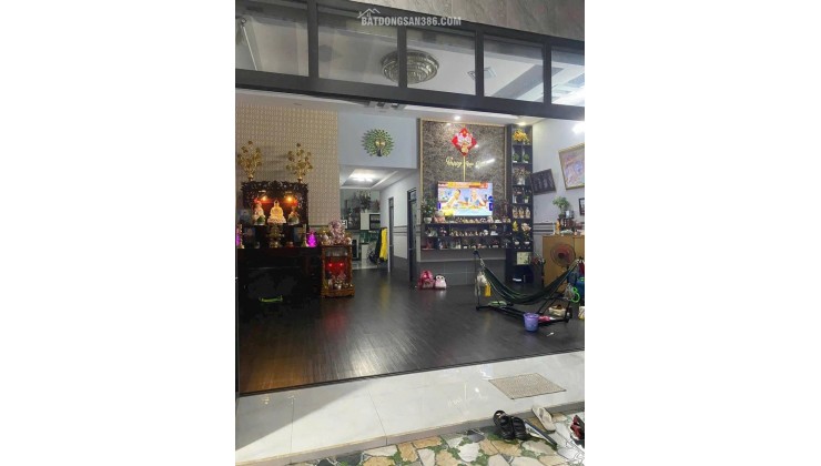 TÂN HIỆP - HÓC MÔN: Nhà C4 mới xây hoàn công xong 176,7m chỉ 4.6 tỷ. Lh:0975490617.
