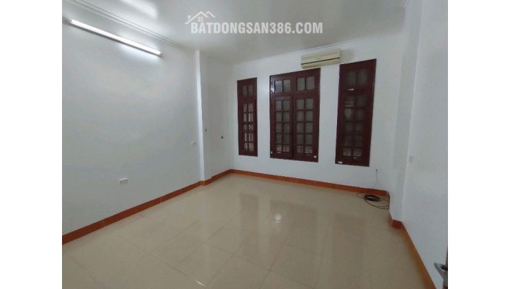 Bán nhà Phương Mai, VIP Đống Đa, 42m2 x 5T, phân lô, ô tô vào nhà giá nhỉnh 10 tỷ