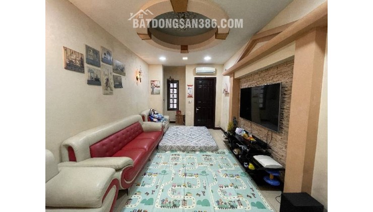 Bán nhà Phương Mai, 58m2 x 6T, một nhà ra phố, KD, ô tô đỗ cửa hơn 14 tỷ