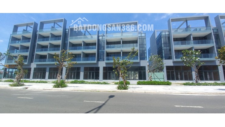 Shophouse 3 tầng 6x28 thiết kế hiện đại full kính tầm view panorama trực diện biển.