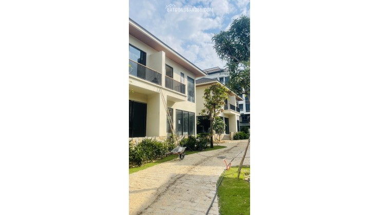 Shophouse 3 tầng 6x28 thiết kế hiện đại full kính tầm view panorama trực diện biển.